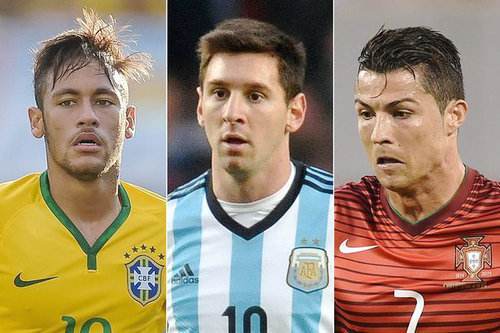 姆巴佩和莱万先后梅开二度,莱万依然在射手榜上领先三球.