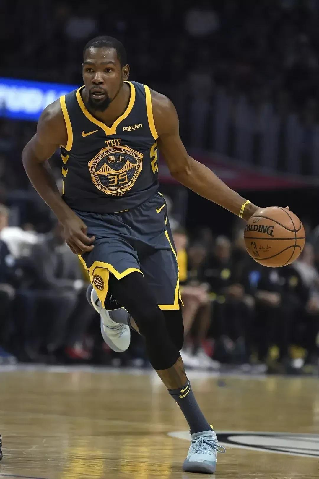 武磊接队友 武磊接队友