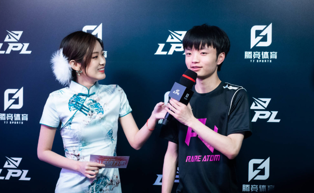 两端表现出 两端表现出